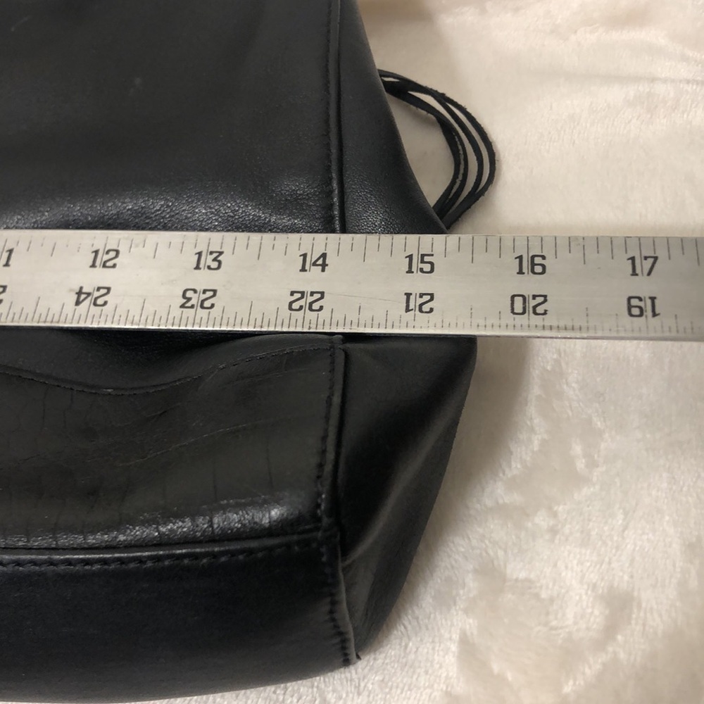 ETIENNE AIGNER VINTAGE BLACK LEATHER CROSSBODY 15" X 7" X 2 1/2" PREWORN - Picture 10 of 16